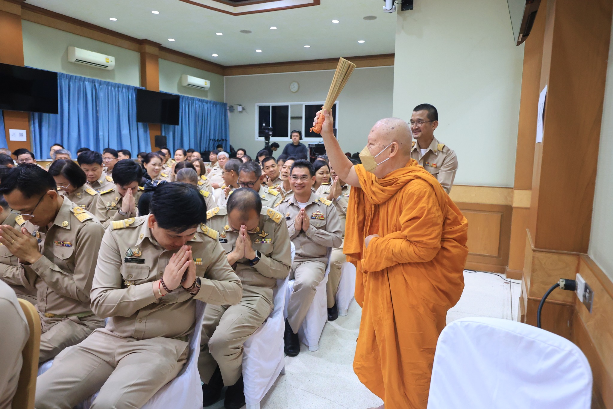 title - ส.ป.ก. จัดพิธีสักการะสิ่งศักดิ์สิทธิ์และพิธีสงฆ์ในโอกาสวันคล้ายวันสถาปนาครบรอบ 51 ปี